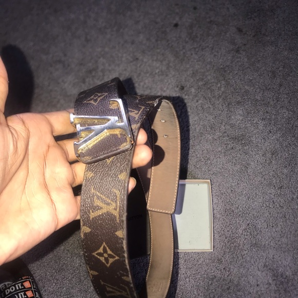 Authentic Louis Vuitton belt... Originally 500$ - Picture 3 of 7